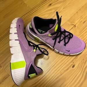 Nike Metcon 5s Lavender and Black Athletic Shoes